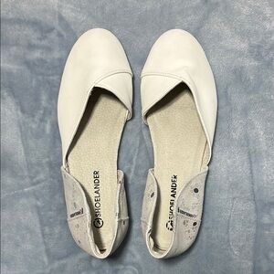 Shoelander White Flats